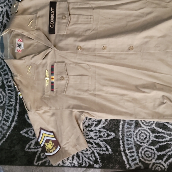 Button Down - Picture 4 of 4